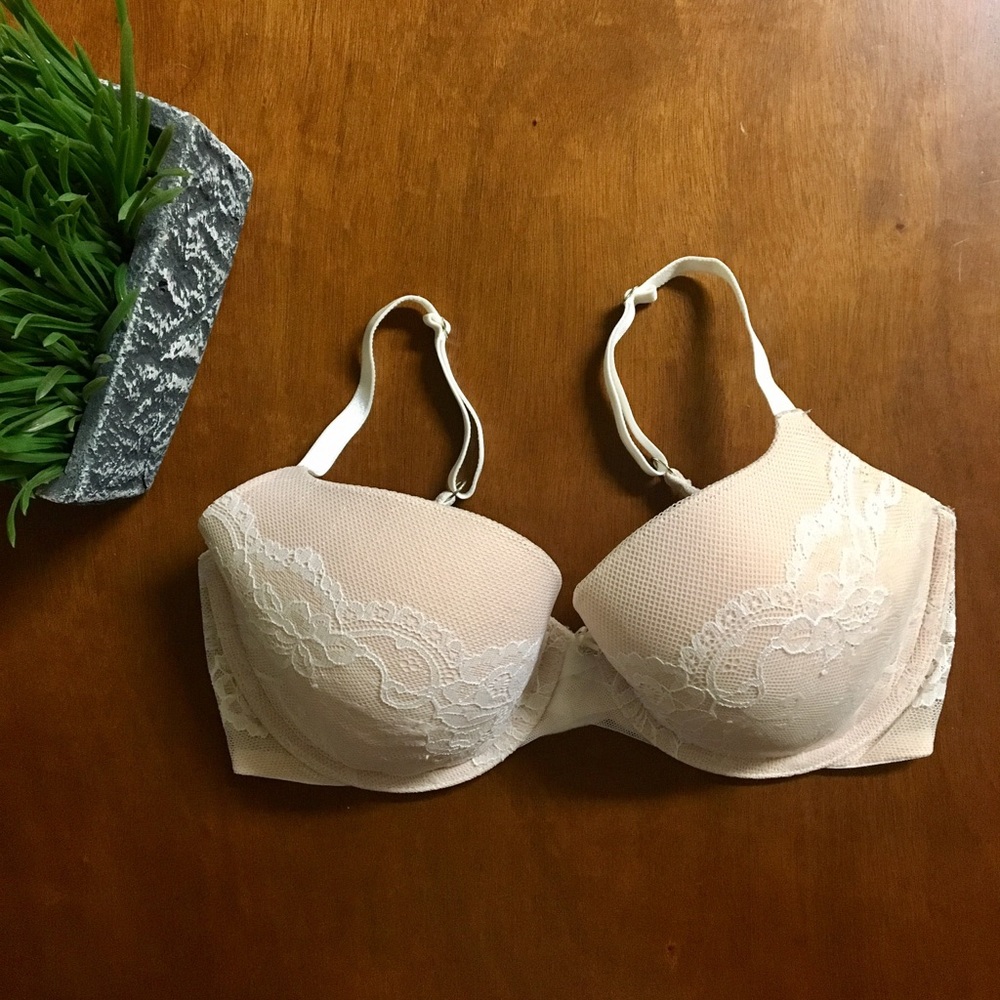 NWOT Victoria's Secret Nude Lace Bra